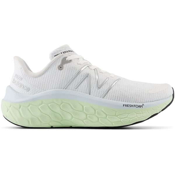 Buty damskie New Balance Fresh Foam Kaiha Road WKAIRCS1 – białe. Białe obuwie sportowe damskie New Balance, bez wzorów, z gumy, bez zapięcia, do biegania. Za 529.99 zł.