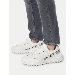 Sneakersy Versace Jeans Couture. Białe śniegowce damskie Versace Jeans Couture, z jeansu, bez zapięcia. Za 583.99 zł.