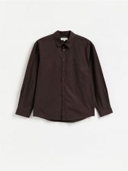 Bawełniana koszula oversize - ciemnobrązowy. Brązowe koszule męskie Reserved, l, bez wzorów, z bawełny, bez kołnierzyka, bez ramiączek. Za 139.99 zł.