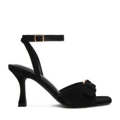 Sandały JENNY. Czarne sandały damskie Jenny, bez wzorów, bez obcasa, na szpilce, bez zapięcia. Za 129.99 zł.