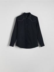 Koszula regular z ozdobną lamówką - czarny. Czarne koszule męskie Reserved, l, bez wzorów, z bawełny, bez kołnierzyka, bez ramiączek. W wyprzedaży za 79.99 zł.