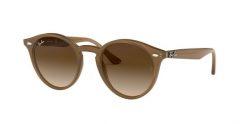 Okulary przeciwsłoneczne Ray-Ban RB2180. Brązowe okulary przeciwsłoneczne damskie Ray-Ban, okrągłe. Za 579.99 zł.