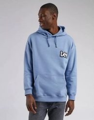 LEE LOOSE HOODIE MĘSKA BLUZA KAPTUR LOGO DREAMY BLUE L84ORY39 112322665. Niebieskie bluzy męskie Lee, l, bez wzorów, z kapturem. Za 159.99 zł.