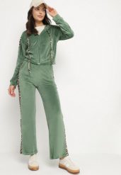 Zielony Welurowy Komplet Dresowy Bluza i Spodnie ze Zdobieniami w Panterkę Elaziria. Zielone bluzy damskie Born2be, l, z aplikacjami, z dresówki, klasyczne, bez ramiączek, z kapturem. Za 79.99 zł.