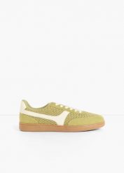 Sneakersy w stylu retro. Zielone obuwie sportowe damskie bonprix, bez wzorów, bez zapięcia. Za 119.99 zł.