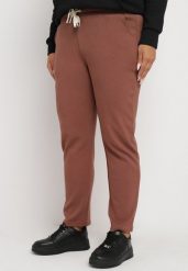 Ciemnobrązowe Dresowe Spodnie Joggery z Wysokim Stanem i Napisami Lerithelle. Brązowe spodnie dresowe damskie Born2be, bez wzorów, z dresówki, eleganckie, z podwyższonym stanem. Za 44.99 zł.