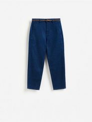 Jeansy chino z paskiem - niebieski. Niebieskie jeansy damskie Reserved, bez wzorów, z bawełny. Za 129.99 zł.