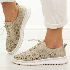 Złote ażurowane skórzane półbuty damskie Jezzi 18-24. Żółte półbuty damskie Jezzi, na jesień, bez wzorów, z jeansu, klasyczne, z okrągłym noskiem, bez obcasa, na płaskiej podeszwie, bez zapięcia. Za 239.00 zł.