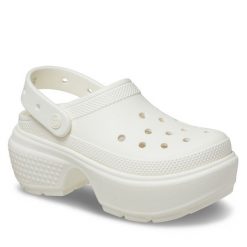 Klapki Crocs. Brązowe klapki damskie Crocs, bez wzorów, bez obcasa, bez zapięcia. Za 239.99 zł.