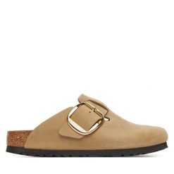 Klapki Birkenstock. Brązowe klapki damskie Birkenstock, bez wzorów, bez obcasa, bez zapięcia. Za 649.99 zł.