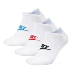 Skarpetki Unisex Dla Dorosłych Everyday Essential 3pak. Białe skarpetki damskie Nike, bez wzorów, z materiału. Za 125.99 zł.