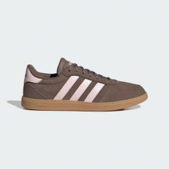 Buty Breaknet Sleek. Brązowe obuwie trekkingowe damskie Adidas, ze skóry, bez zapięcia. Za 259.00 zł.
