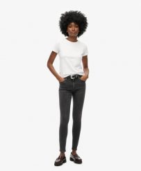 Superdry Dżinsy skinny z organicznej bawełny, średni stan - Walcott Black Stone. Czarne jeansy damskie Superdry, z aplikacjami, z bawełny, vintage. Za 400.35 zł.
