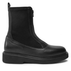 Botki Unisa. Czarne botki damskie Unisa, bez wzorów, bez obcasa, na płaskiej podeszwie, bez zapięcia. Za 499.99 zł.