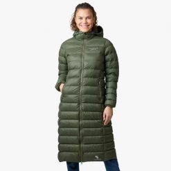 Kurtka damska hiking wodoodporna wiatroszczelna oddychająca Östersund Long. Czarne kurtki sportowe damskie SWEDEMOUNT, bez wzorów, z puchu, bez ramiączek, bez kaptura, trekkingowe. Za 899.99 zł.