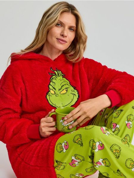 Bluza snuddie z haftem Grinch - czerwony. Czerwone bluzy damskie Sinsay, l, bez wzorów, bez ramiączek, bez kaptura. Za 69.99 zł.