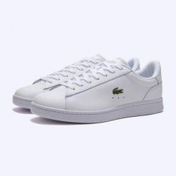 Sneakersy męskie Carnaby Set buty sportowe tenisówki trampki białe. Białe trampki męskie Lacoste, bez wzorów, sportowe, bez zapięcia. Za 419.00 zł.