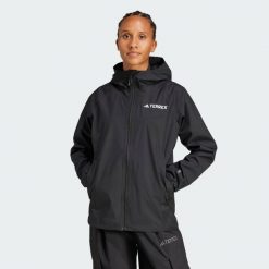 Kurtka Terrex Multi 2L RAIN.RDY. Czarne kurtki sportowe damskie Adidas, l, bez wzorów, z materiału, bez ramiączek, bez kaptura, trekkingowe. Za 529.00 zł.