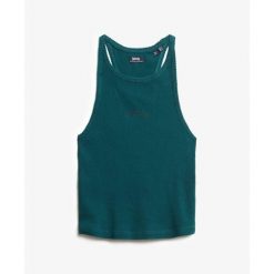 Tank top z plecami typu racer i logiem dla kobiet Superdry Essential. Zielone topy damskie Superdry, bez wzorów, bez kołnierzyka, bez ramiączek. Za 103.85 zł.