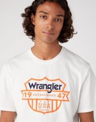 MESKA KOSZULKA WRANGLER GRAPHIC TEE WORN WHITE 112330884. Białe t-shirty męskie Wrangler, l, bez wzorów, bez kołnierzyka, bez ramiączek. Za 79.99 zł.