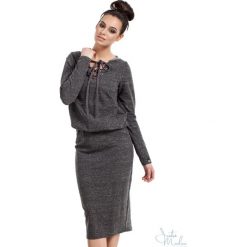 Sukienka z wiązaniem bee-022. Szare sukienki damskie BEE, na co dzień, xl, bez wzorów, z dresówki, bez kołnierzyka, bez ramiączek, dopasowane. Za 139.90 zł.