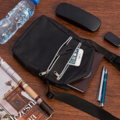 Torba na ramię męska saszetka listonoszka raportówka czarna lekka pojemna P86. Czarne saszetki i nerki męskie Beltimore, bez wzorów. Za 49.90 zł.