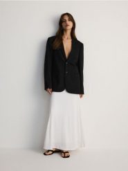 Marynarka regular z dodatkiem wełny - czarny. Czarne garnitury męskie Reserved, bez wzorów, z tkaniny, bez kołnierzyka, bez ramiączek. W wyprzedaży za 219.99 zł.