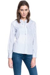 BLUZKA DAMSKA MUSTANG EMMA SHIRRED CREPE 1009980 11780. Bluzki damskie Mustang, s, bez wzorów, bez kołnierzyka, bez ramiączek. W wyprzedaży za 39.99 zł.