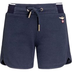 Szorty AERONAUTICA MILITARE. Niebieskie szorty damskie Aeronautica Militare, bez wzorów, z tkaniny. W wyprzedaży za 264.00 zł.