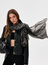 Szalik w panterkę - wielobarwny. Szaliki damskie Sinsay, bez wzorów. Za 19.99 zł.