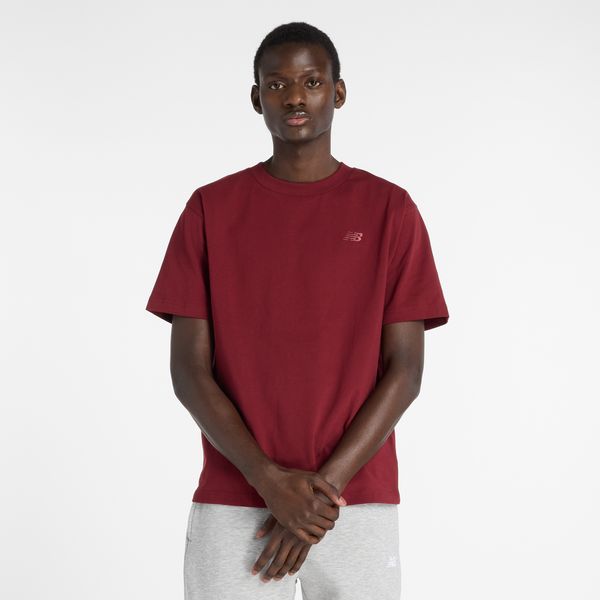 Koszulka męska New Balance MT41533MHB – bordowa. Czerwone koszulki sportowe męskie New Balance, m, bez wzorów, z dresówki, bez ramiączek. Za 169.99 zł.