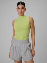 4F Top treningowy slim szybkoschnący damski - zielony XL. Zielone koszulki sportowe damskie 4F, xl, bez wzorów, z materiału, bez ramiączek, na fitness i siłownię. Za 99.99 zł.