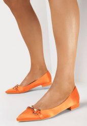 Pomarańczowe Satynowe Balerinki z Metalową Ozdobą Persefa. Brązowe balerinki damskie Born2be, z aplikacjami, z materiału, eleganckie, bez obcasa, bez zapięcia. Za 44.99 zł.