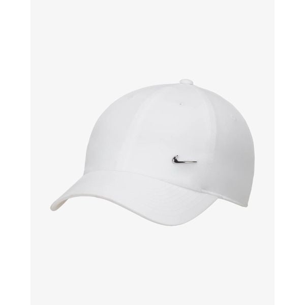 Czapka Nike Dri-Fit Club Swoosh Biała. Białe czapki damskie Nike, bez wzorów, sportowe. Za 89.00 zł.
