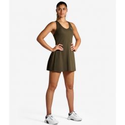 Sukienka tenisowa damska elegancka. Zielone sukienki damskie NORDICDOTS, l, bez wzorów, z materiału, eleganckie, bez kołnierzyka, bez ramiączek, sportowe. Za 405.00 zł.