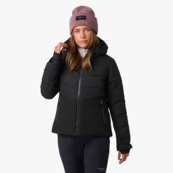 Kurtka narciarska kobieca Swedemount Vail Ski Jacket wodoodporna. Czarne kurtki sportowe damskie SWEDEMOUNT, na zimę, bez wzorów, bez ramiączek, bez kaptura, narciarskie. Za 447.00 zł.