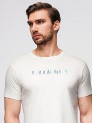 T-shirt męski z haftem na klatce piersiowej – biały V2 - Rozmiar: S. Białe t-shirty męskie Ombre Clothing, m, bez wzorów, z bawełny, bez kołnierzyka, bez ramiączek. Za 129.99 zł.