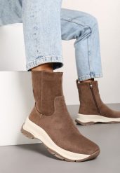 Ciemnobeżowe Botki z Imitacji Zamszu na Grubej Podeszwie w Streetwearowym Stylu Reanornna. Brązowe botki damskie Born2be, bez wzorów, z jeansu, eleganckie, z okrągłym noskiem, bez obcasa, na płaskiej podeszwie, bez zapięcia. Za 149.99 zł.