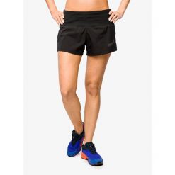 Spodenki do biegania damskie Inov-8 Trailfly Ultra 3 2in1 Short. Czarne szorty damskie Inov-8, bez wzorów. Za 125.99 zł.