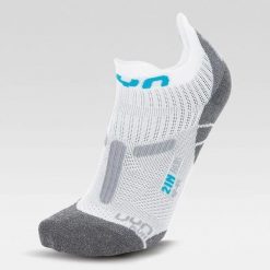 Skarpety do biegania męskie UYN Run 2IN. Białe skarpety męskie UYN, bez wzorów. Za 89.99 zł.