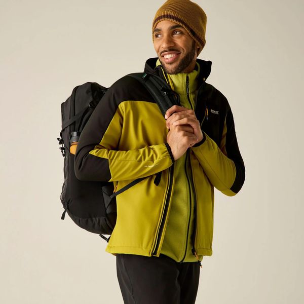 Męska kurtka softshell Mountdale. Czarne kurtki męskie Regatta, m, bez wzorów, z materiału, z kapturem, trekkingowe. Za 379.99 zł.