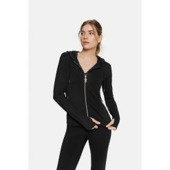 Bluza sportowa Windy Cradiobunny rozpinana. Czarne bluzy damskie Cardio Bunny, bez wzorów, sportowe, bez ramiączek, bez kaptura. Za 149.99 zł.