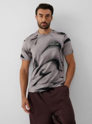 4F T-shirt regular z nadrukiem męski - czarny S. Czarne koszulki sportowe męskie 4F, m, bez wzorów, z bawełny, bez ramiączek. Za 89.99 zł.