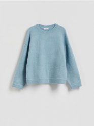 Sweter z wełną i moherem - niebieski. Niebieskie swetry nierozpinane damskie Reserved, l, bez wzorów, z dzianiny, bez kołnierzyka, bez ramiączek. Za 259.99 zł.