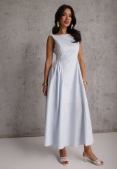 Jasnoniebieska Rozkloszowana Sukienka Koktajlowa z Bawełny z Dekoltem Łódką i Kieszeniami Fanilra. Niebieskie sukienki damskie Renee, na studniówkę, m, bez wzorów, z bawełny, klasyczne, bez kołnierzyka, bez ramiączek, maxi, rozkloszowane. Za 159.99 zł.