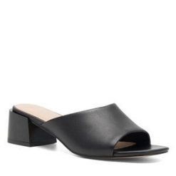Klapki Lasocki. Czarne klapki damskie Lasocki, bez wzorów, bez obcasa, bez zapięcia. Za 159.99 zł.