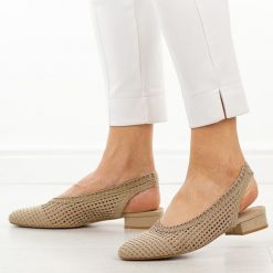 Beżowe przewiewne baleriny damskie T.Sokolski 147. Brązowe balerinki damskie Sokolski, na lato, w ażurowe wzory, z jeansu, biznesowe, bez obcasa, na obcasie, bez zapięcia. Za 179.00 zł.