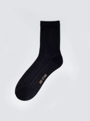 Skarpety damskie ażurowe z wizkozy czarne Holy 906. Czarne skarpetki damskie BIG STAR, w ażurowe wzory, z wiskozy. Za 19.99 zł.