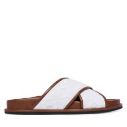 Klapki Max Mara Beachwear. Białe klapki damskie Max Mara Beachwear, bez wzorów, bez obcasa, bez zapięcia. Za 974.99 zł.
