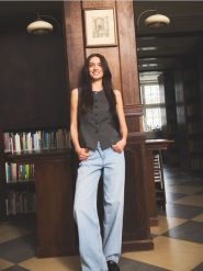 Jeansy wide leg z asymetrycznym zapięciem - niebieski. Niebieskie jeansy damskie Reserved, bez wzorów, z bawełny, z podwyższonym stanem. W wyprzedaży za 109.99 zł.